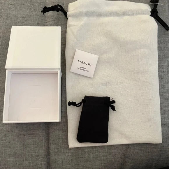 Mejuri gift box set - Picture 2 of 2